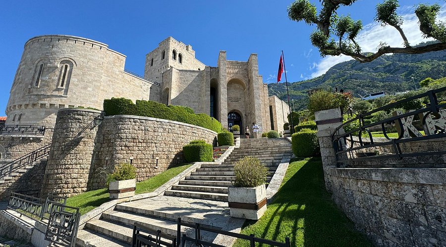 Krujë Castle & Skanderbeg Museum